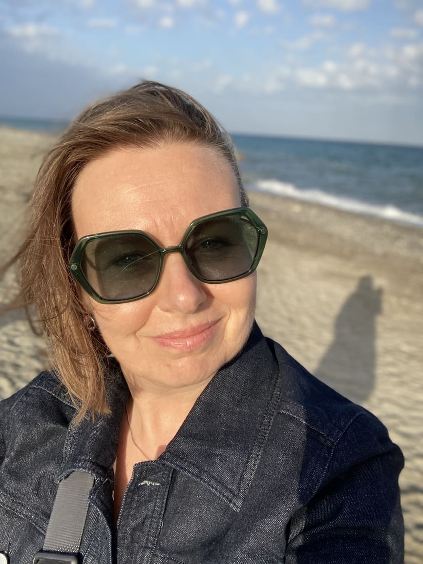 Ariane Broermann Porträt am Strand